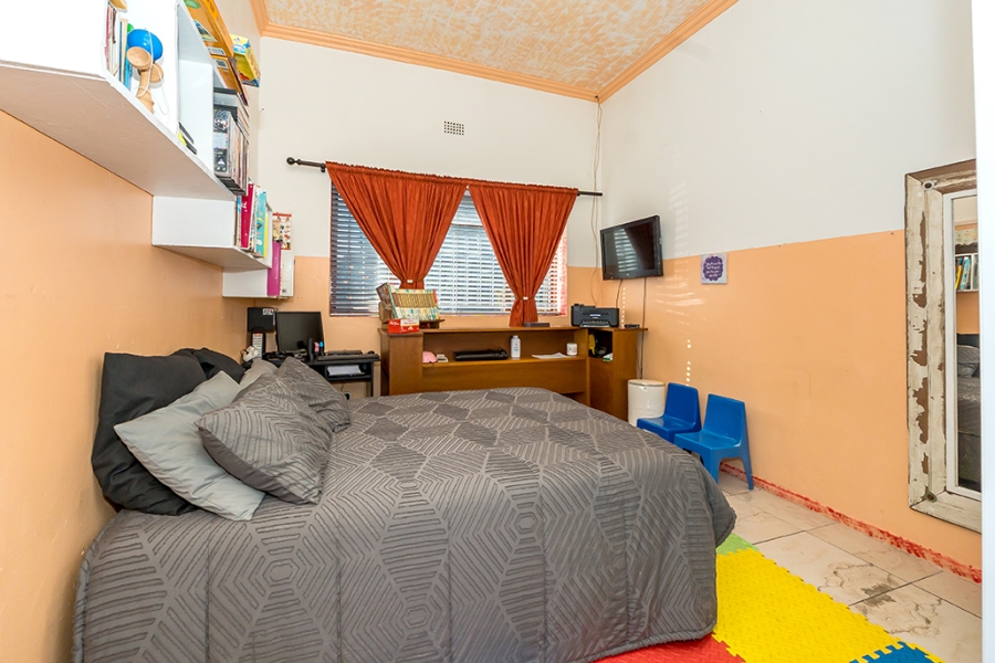 5 Bedroom Property for Sale in Wynberg Upper Western Cape